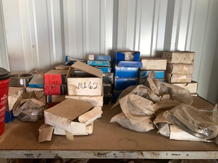 (2)-shelves-of-oil-seals-and-mogul-bearings-image-10