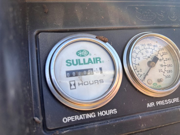 #33-•-sullair-185-portable-rotary-screw-air-compressor-image-5