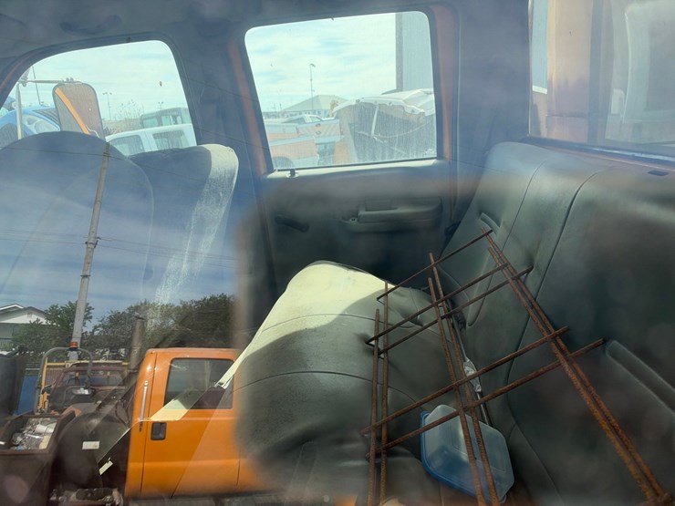 #84-•-2006-ford-f-750-super-duty-4x2-service-body-utility-truck-image-17