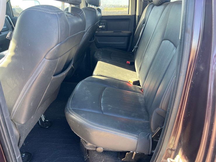 2012-dodge-ram-1500-laramie-pickup-image-12
