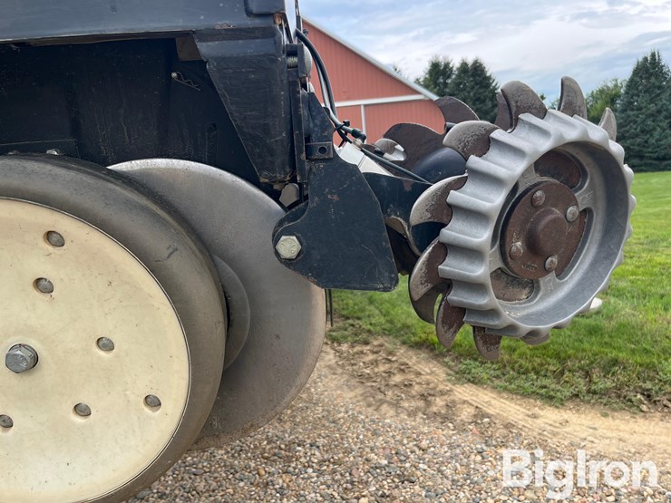 2014-kinze-3660-16r30/31r15-planter-image-13