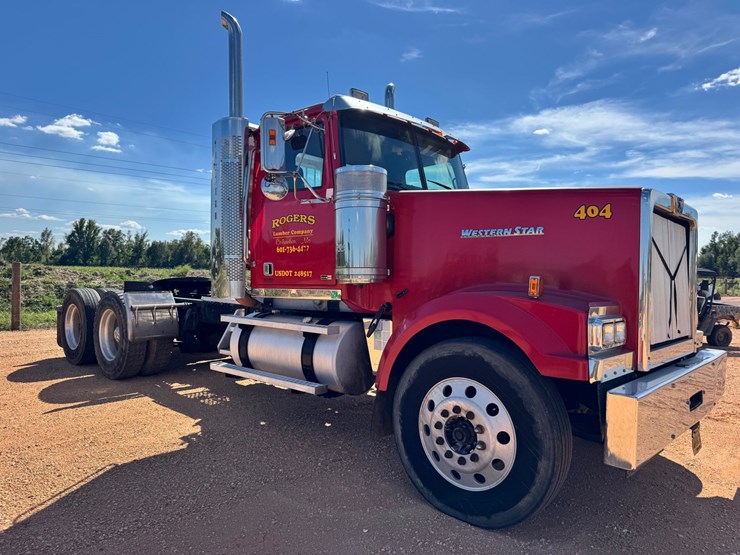 #205-•-2010-western-star-4900-image-6