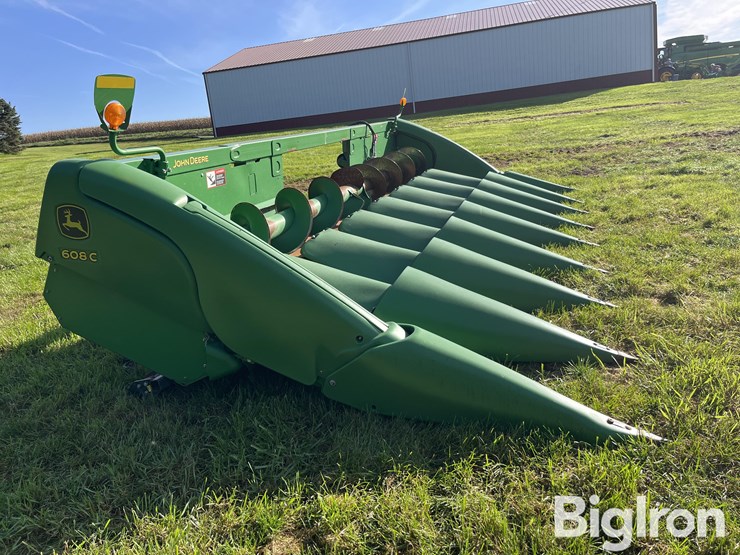 2015-john-deere-608c-corn-head-w/ez-trail-header-trailer-image-4