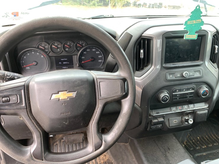 2020-chevrolet-silverado-2500hd-image-8