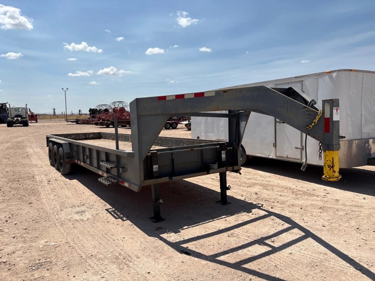 2012-trail-master-28’-x-7’-3-axle-goiseneck-trailer-image-1