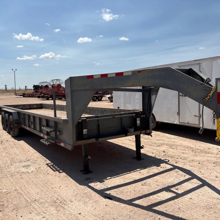 2012 TRAIL MASTER 28’ X 7’ 3-AXLE GOISENECK TRAILER