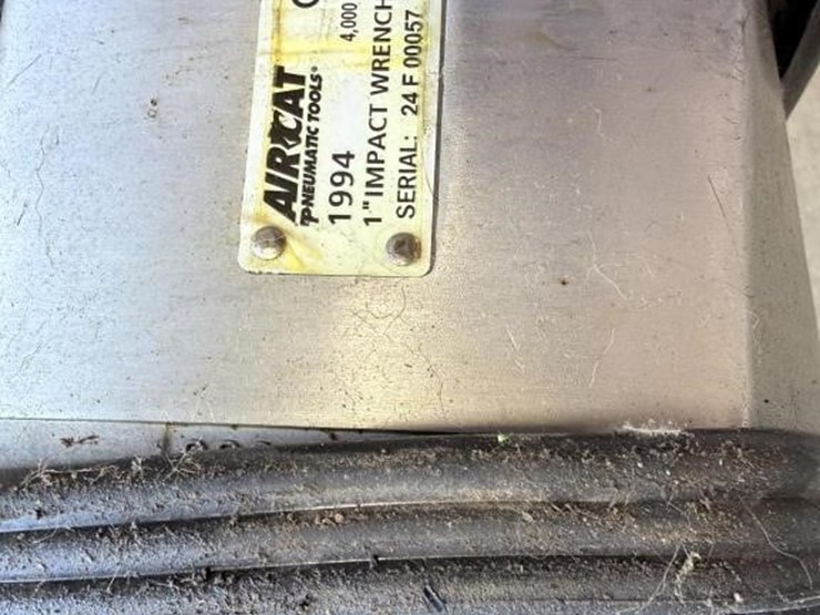 aircat-1"-impact-gun-&-assorted-sockets-image-3