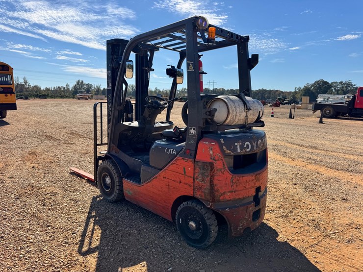 #9037-•-toyota-8fgu15-fork-lift-image-2
