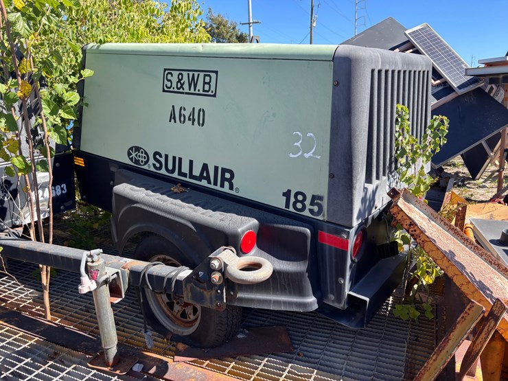 #32-•-sullair-185-towable-185-cfm-air-compressor-image-1