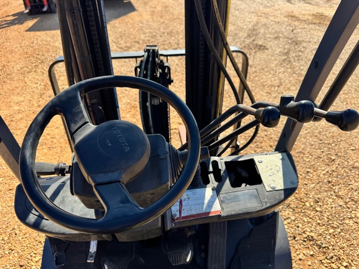 #9036-•-toyota-8fgu15-fork-lift-image-6