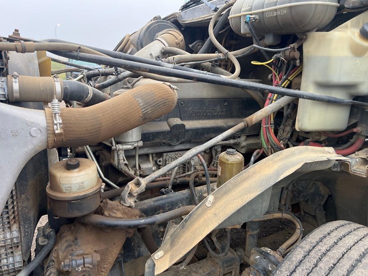 2004-freightliner-columbia-grain-truck-image-15