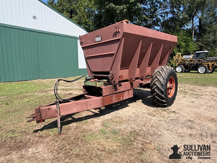 highway-equipment-company-l-70-11-8-ton-lime-spreader-image-1