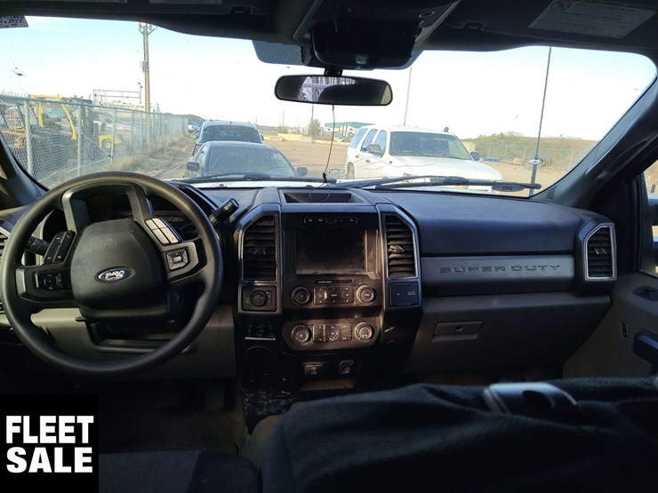 non-operable-2022-ford-f-350-super-duty-4x4-xlt-4dr-crew-cab-8-ft.-lb-srw-image-12