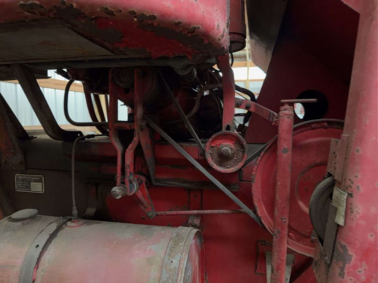 massey-harris-35-combine-image-16