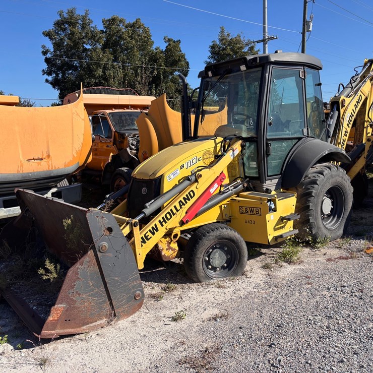 #18 • New Holland B110C Backhoe Loader