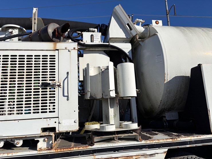 #5-•-2012-international-workstar-7400-vac-con-vacuum-truck-image-13