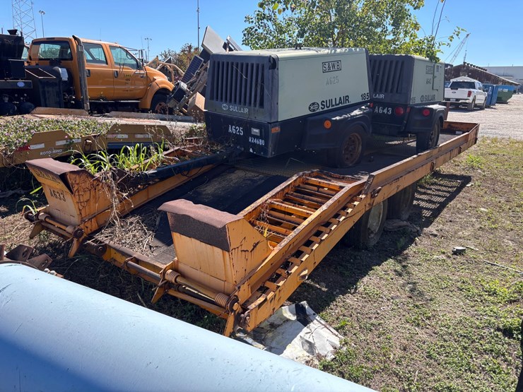 #31-•-tandem-axle-equipment-trailer-image-4