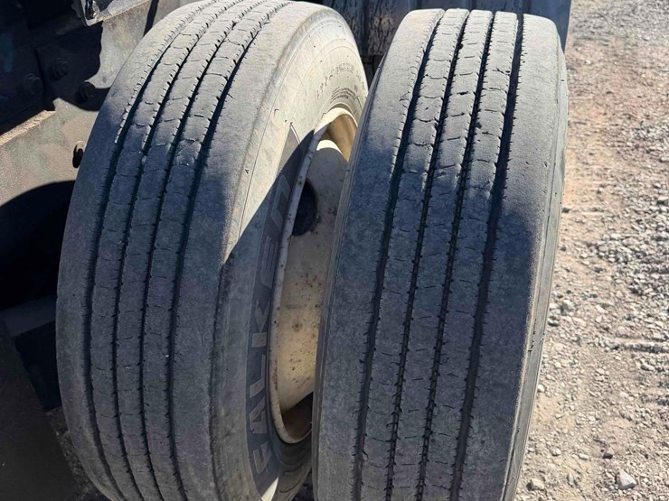 2009-kenworth-t370-tandem-axle-hook-truck-image-11