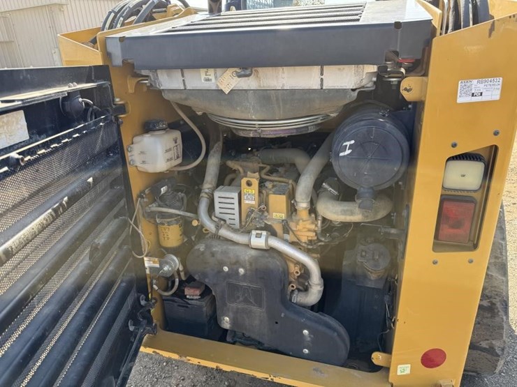 2022-caterpillar-279d3-image-28