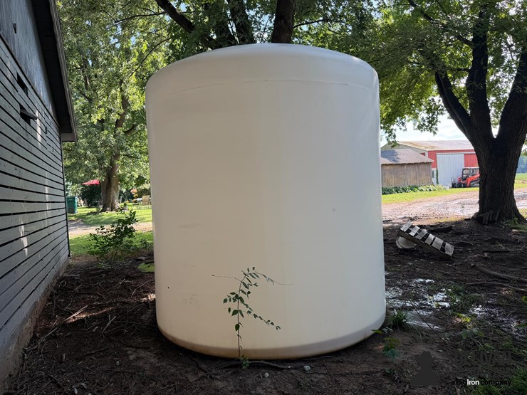 2,500-gal-poly-tank-image-5