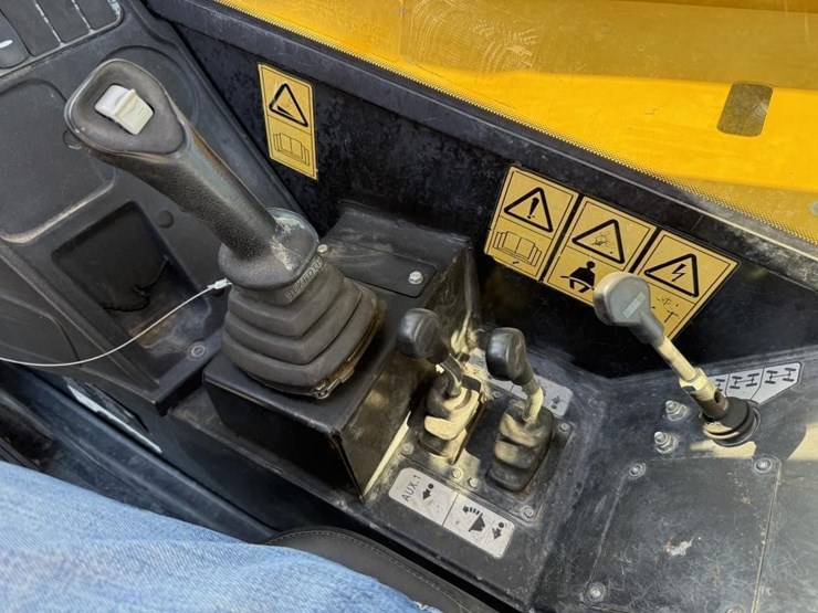 2018-jcb-509-42-telescopic-reachlift-image-12