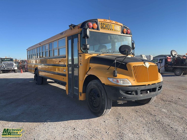 2014-ic-bus-ce-series-s/a-46-passenger-bus-image-2