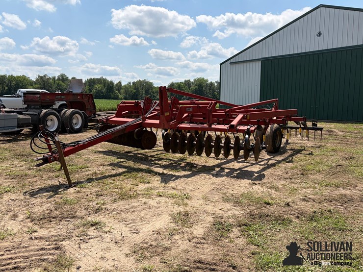 case-international-4200-flcu-soil-finisher-image-1