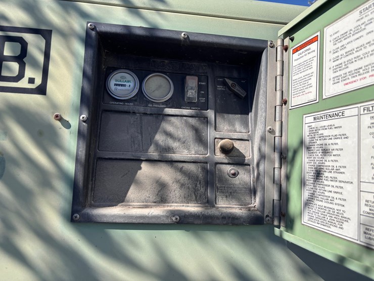 #34-•-sullair-185-single-axle-towable-air-compressor-image-4