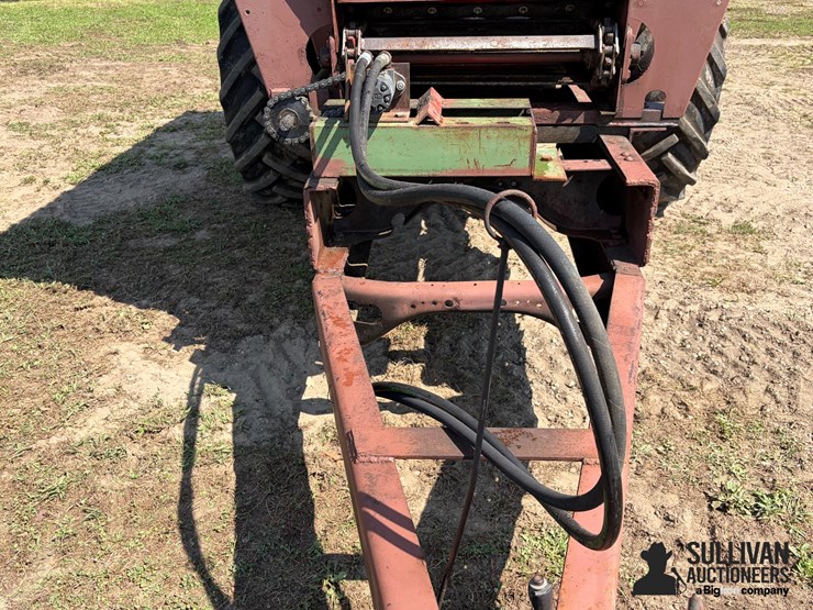 highway-equipment-company-l-70-11-8-ton-lime-spreader-image-11