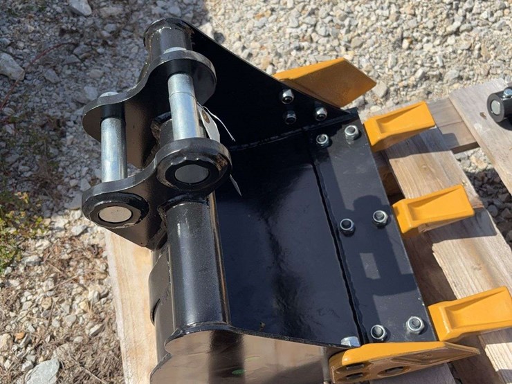 mini-excavator-bucket-with-teeth-image-4