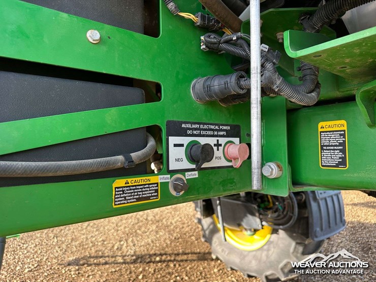 2014-john-deere-r4030-4x4-high-clearance-self-propelled-sprayer-image-36