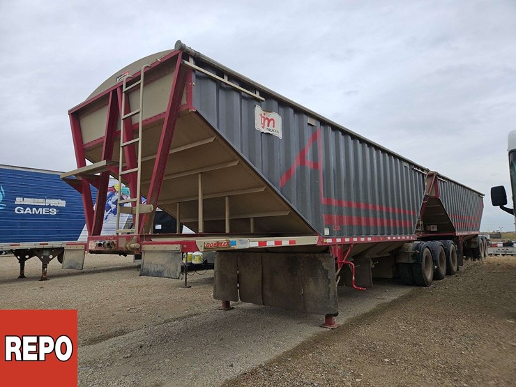 2024-doepker-grain-super-b-bulk-trailer-image-1