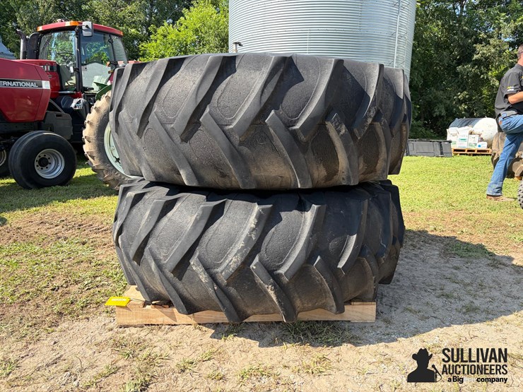 10-bolt-rims-on-23.1-34-tires-image-2