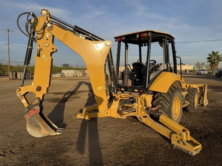 2025-caterpillar-420-image-36