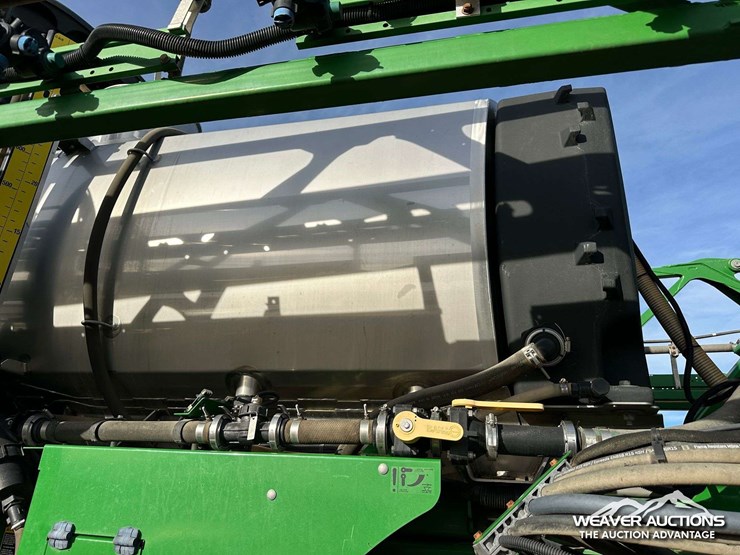2014-john-deere-r4030-4x4-high-clearance-self-propelled-sprayer-image-39