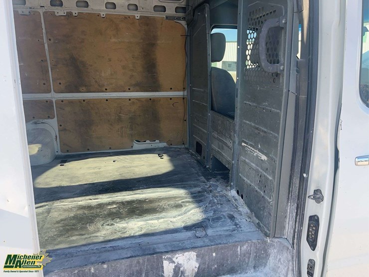 2012-nissan-nv-cargo-van-image-26