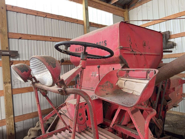 massey-harris-35-combine-image-27