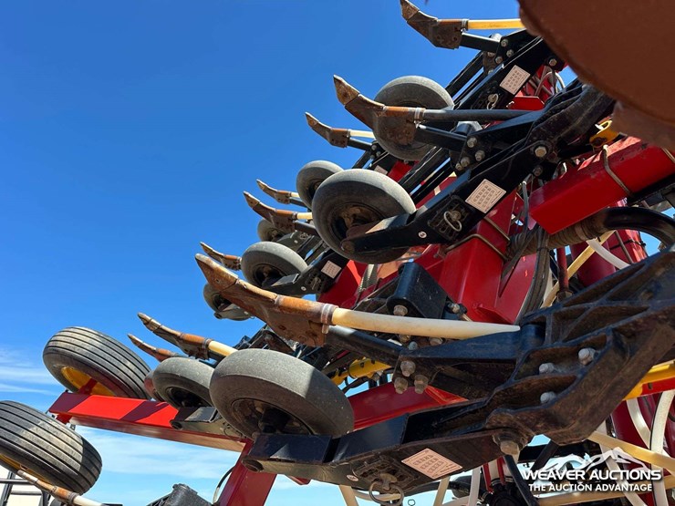2011-bourgault-3310-55-55-ft.-seeder-image-23