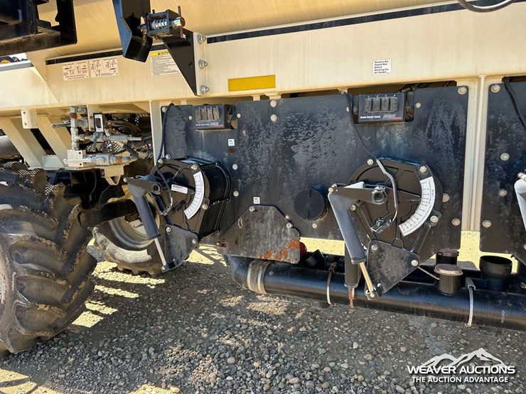 2011-bourgault-3310-55-55-ft.-seeder-image-57
