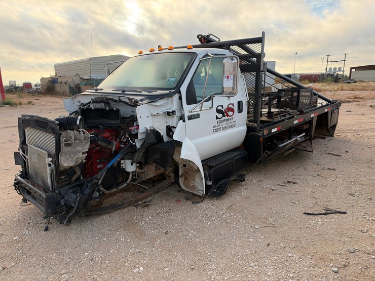 2013-ford-super-duty-pole-truck-image-1