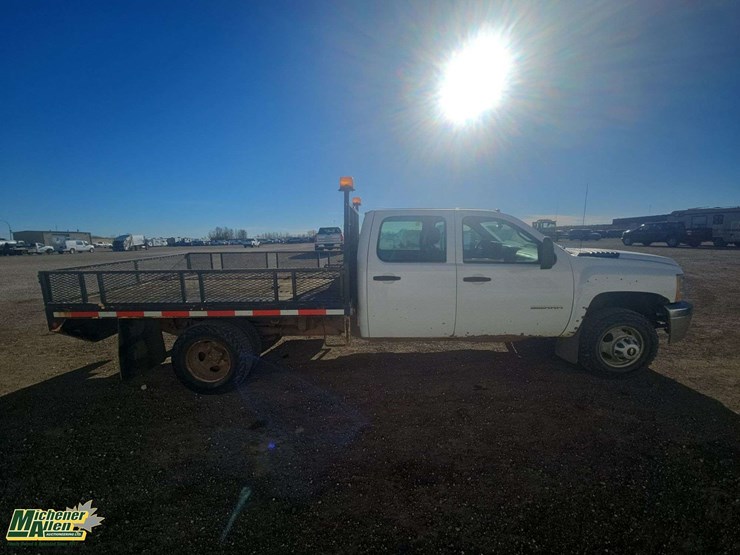 2014-chevrolet-silverado-3500hd-cc-4x4-s/a-deck-truck-image-7
