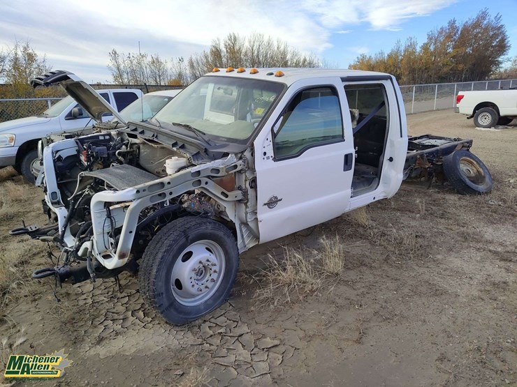 non-operable-2015-ford-f-550-super-duty-s/a-cab-&-chassis-image-1