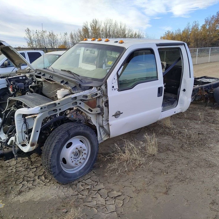 Non-Operable 2015 Ford F-550 Super Duty S/A Cab & Chassis