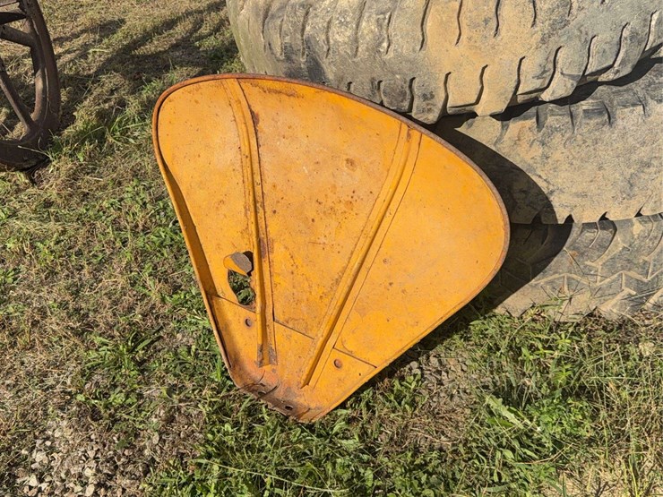 john-deere-clamshell-fender-image-2