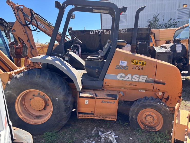 #41-•-case-588g-series-3-rough-terrain-forklift-image-3