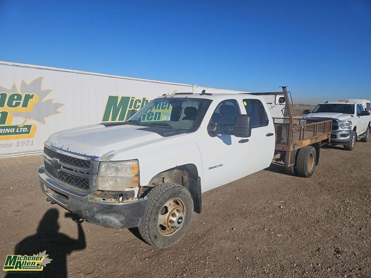 2013-chevrolet-silverado-3500hd-4x4-s/a-deck-truck-image-1