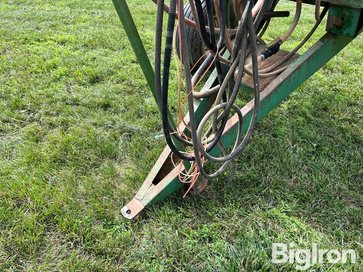 300-gal-pull-type-sprayer-image-9