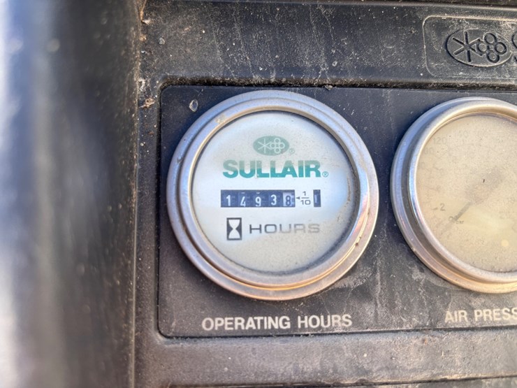 #34-•-sullair-185-single-axle-towable-air-compressor-image-5