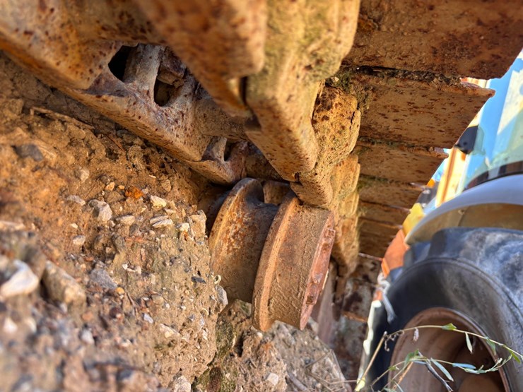 #39-•-case-115-crawler-loader-with-front-bucket-image-9