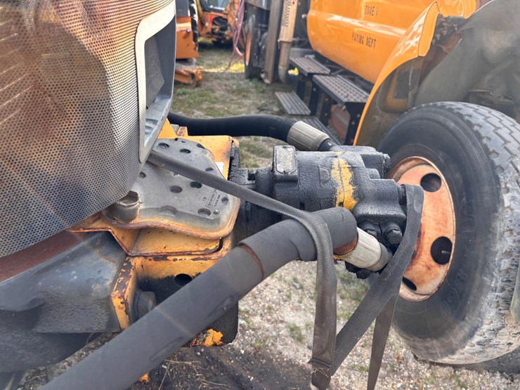 #48-•-new-holland-tractor-with-tiger-boom-mower-attachment-image-10